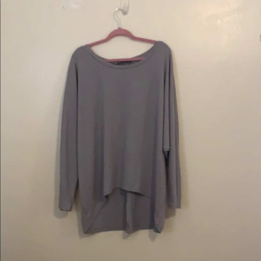 Loose fit Zander crew neck light sweater.